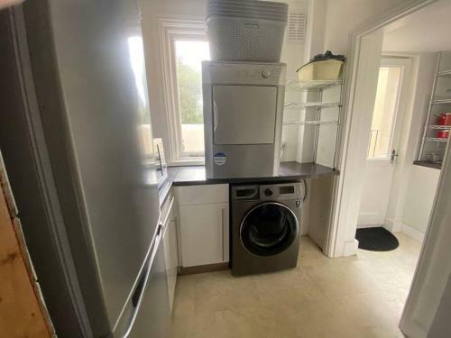 Brighton Beach Villa - 5 Double Bedrooms