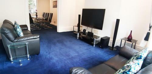 Brighton Beach Villa - 5 Double Bedrooms