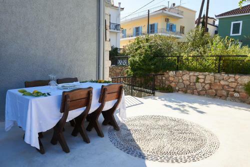 Hostal Galaxidaki 1857 Guesthouse
