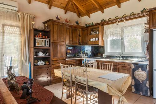 Villa House With Private Pool, Isolated, Unique View