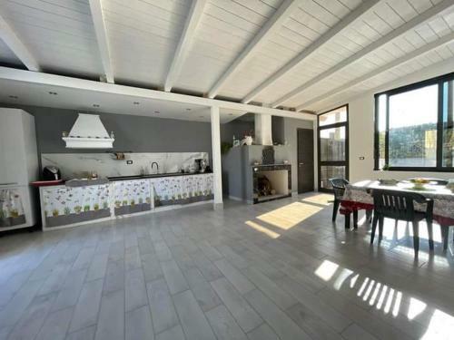 Villa White Home