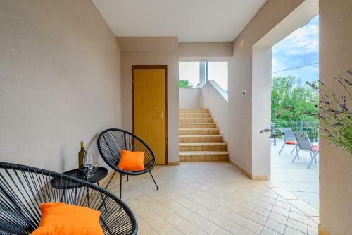 Apartment Lara With Swimming Pool - Paradiz