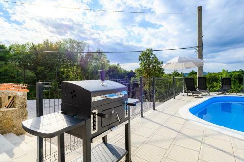 Apartment Lara With Swimming Pool - Paradiz