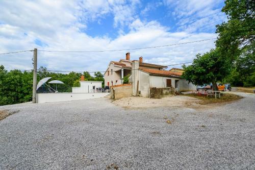 Apartment Lara With Swimming Pool - Paradiz