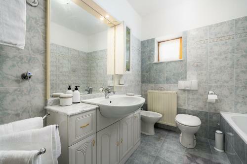 Apartment Lara With Swimming Pool - Paradiz