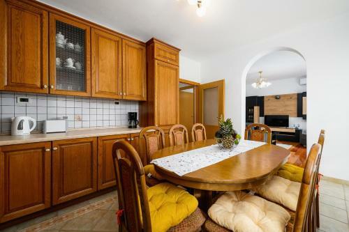Apartment Lara With Swimming Pool - Paradiz