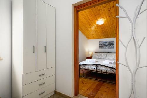 Apartment Lara With Swimming Pool - Paradiz