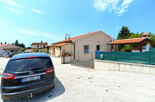 House Peroj 2195