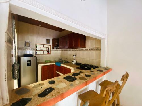 Hostal Habitaci�n Con Aire Acondicionado Y Ba�o Privado