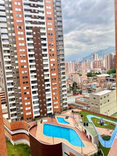 Gorgeous 3 Bedroom Apartment Condo With Balcony