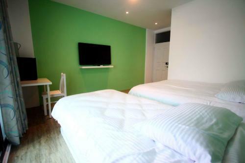 Fengyuan Green Self B&B