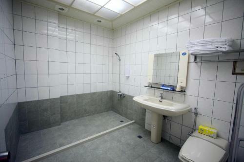 Fengyuan Green Self B&B