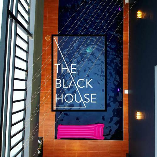 Villa The Black House