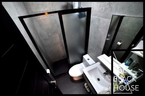 Villa The Black House