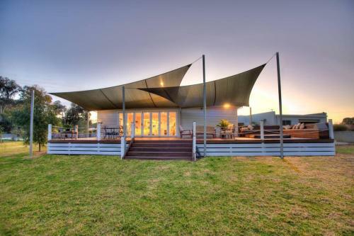 Maidens Rest - Luxury Riverfront Adults Retreat