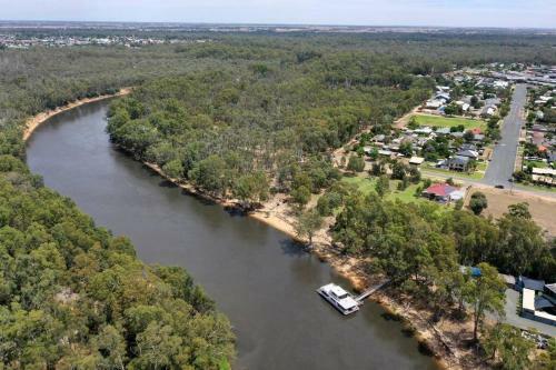 Maidens Rest - Luxury Riverfront Adults Retreat