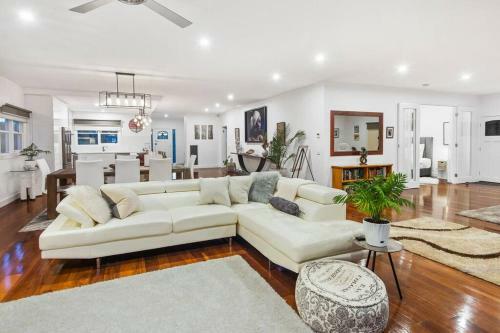Maidens Rest - Luxury Riverfront Adults Retreat