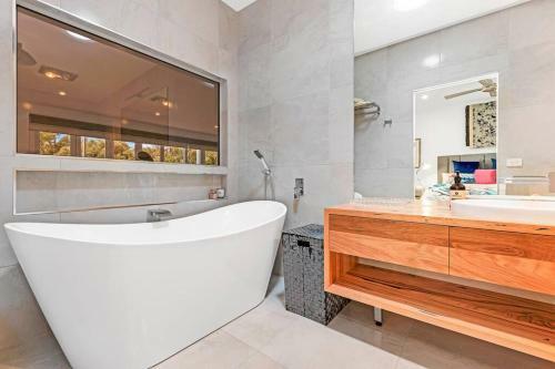 Maidens Rest - Luxury Riverfront Adults Retreat