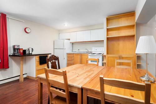 Hostal Rooms For Rent Beside U Of T