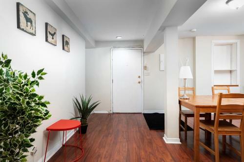 Hostal Rooms For Rent Beside U Of T
