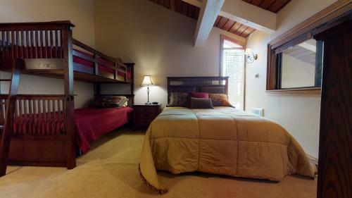 Nice Condo In A Resort Like Complex With Mtn Views, Pool And Tennis!