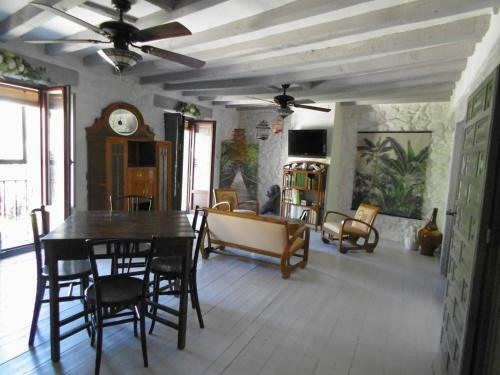 La Casona Del T�o Pedro