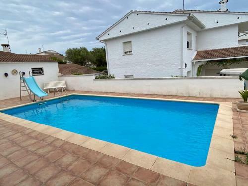 Spacious House With Private Swimming Pool In Costa Daurada