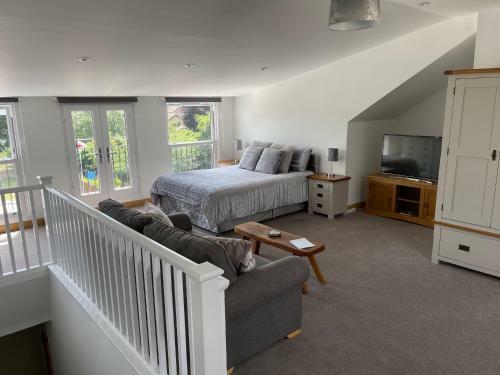 Very Large Lovely Double Room Loft Apartment
