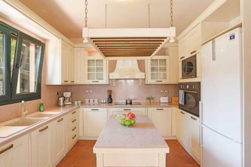 Villa Dimitra Springs By Villa Plus