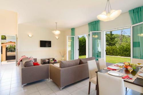 Villa Apollo Springs By Villa Plus