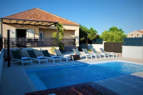Holiday Home Ivana - Private Pool