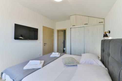 Luxury Villa With Pool,jacuzzi And Sauna/03