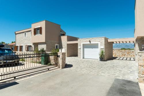 Luxury Villa With Pool,jacuzzi And Sauna/03