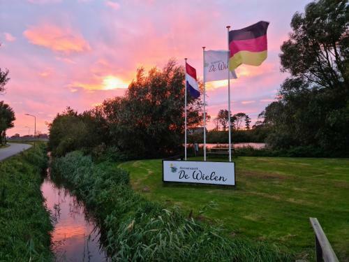 Chalet 577 Op Recreatiepark De Wielen