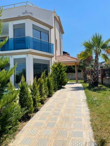 Luxe Villa Tekerbrothers