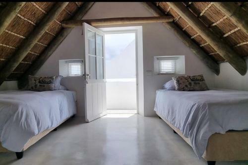 Struisbaai Beach Home With Private Swimming Pool