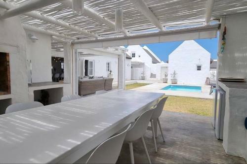 Struisbaai Beach Home With Private Swimming Pool