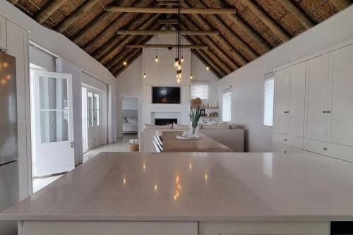 Struisbaai Beach Home With Private Swimming Pool
