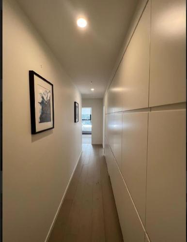 New Oakleigh Stylish 2b2b Townhouse With Beautiful View 03
