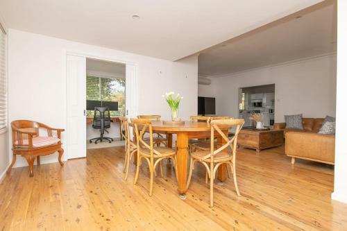 Cox Cottage Spacious Family Home Outdoor Pets