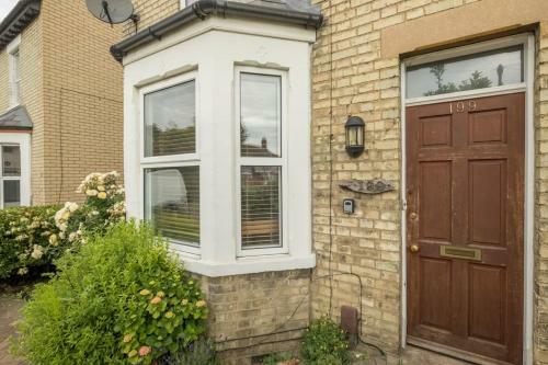 Large 4 Bedroom Home With Garden And Free Parking