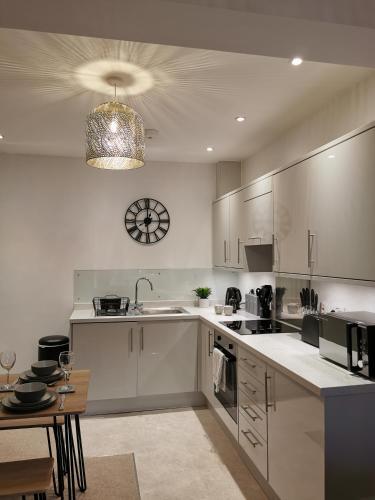 Axiom Apartment - Beautiful Stylish 2 Bed.