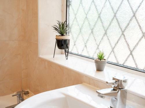 Pass The Keys Recently Updated Large Edwardian House - Sleeps 7