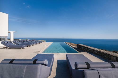Luxury Villa With Pool And Sea View