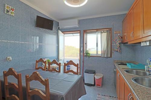 Ocean View Apartment With Free Parking