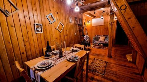 Tiny Wooden Cottage -covasna