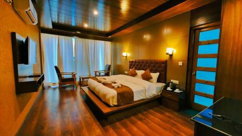 Hotel Vista Resort-centrally Heated & Air Cooled