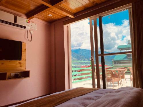 Hotel Vista Resort-centrally Heated & Air Cooled