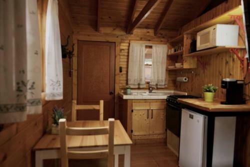 Iris Cabin With Mountain Views