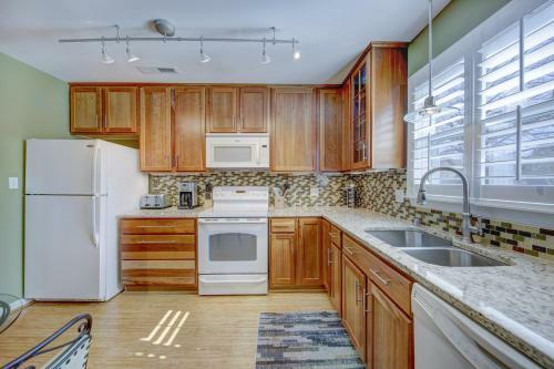 Rehoboth Beach Gardens -- 37259 Martin #14